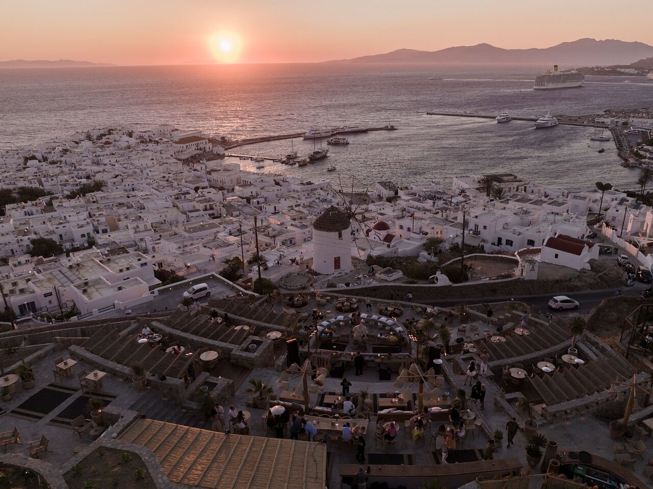 Numi Sunset Bar
